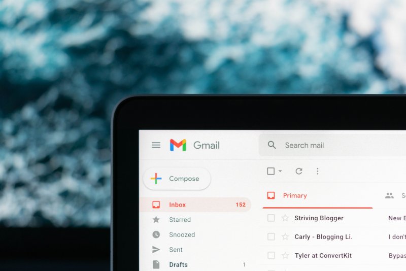 Bandeja de entrada de una cuenta de correo electrónico de Gmail en un ordenador portátil